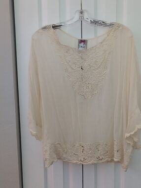 Cream Lace-Trim Women’s Blouse with Scalloped Hem
